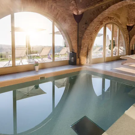 Отель Fontana Relais & 4*