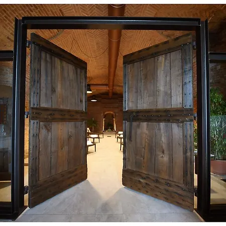 Отель Fontana Relais & 4*