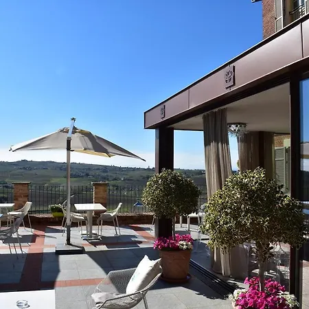 Отель Fontana Relais & 4*